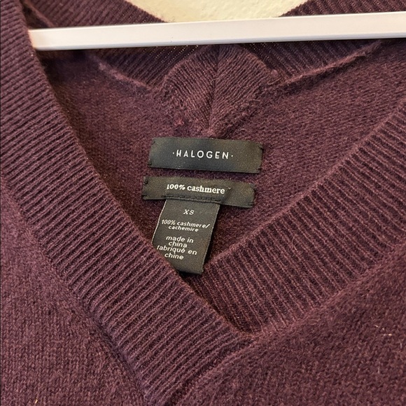 Halogen 100% Cashmere Burgundy V-Neck Sweater Size XS - Picture 4 of 8